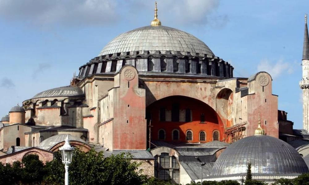 Και τυπικά τζαμί η Αγία Σοφία! - Μουεζίνης καλεί σε προσευχή - Nέα πρόκληση της Τουρκίας - Βίντεο